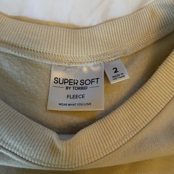 SOLD Torrid Super Soft Fleece Crewneck Sweater  PLUS - Picture 3 of 5